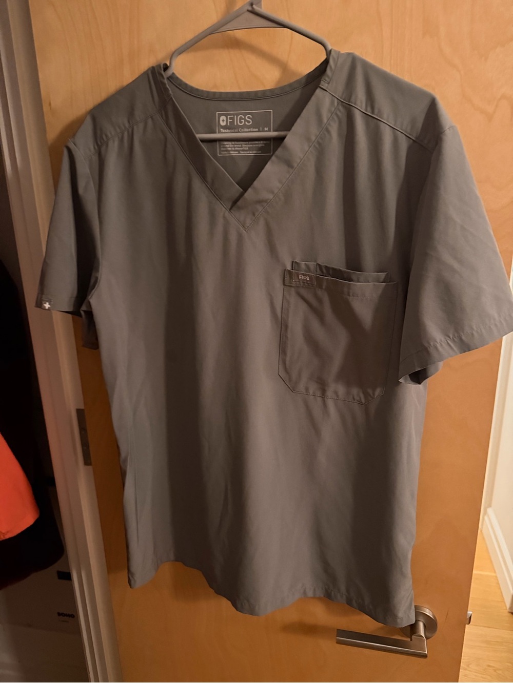 FIGS Men’s V-Neck Technical Scrub Top — Gray